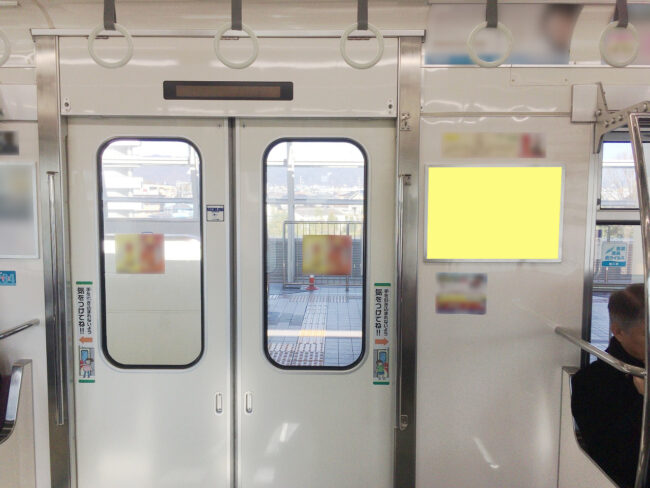 【電車広告】大阪モノレール ドア横ポスター 4週間